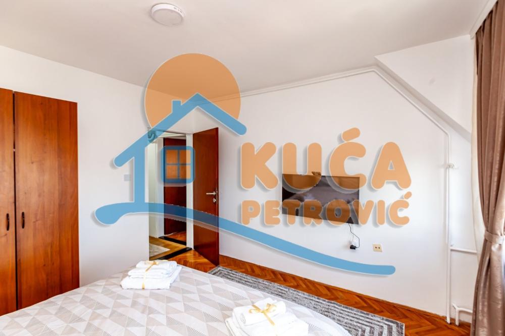 Slika 2 - Stan u zgradi, uknjižen, centralno grejanje, oglas ID p-015115