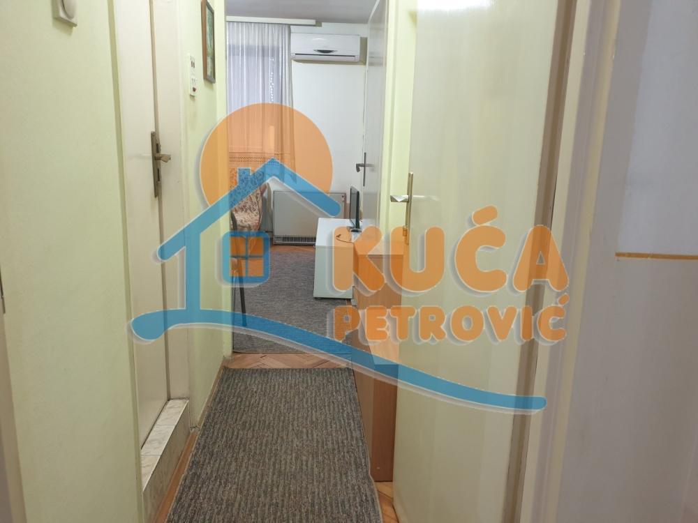 Glavna slika -Stan u zgradi, oglas ID p-015129