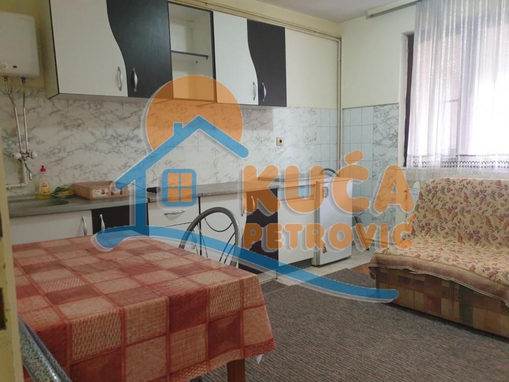 Slika 2 - Stan u zgradi, oglas ID p-015129