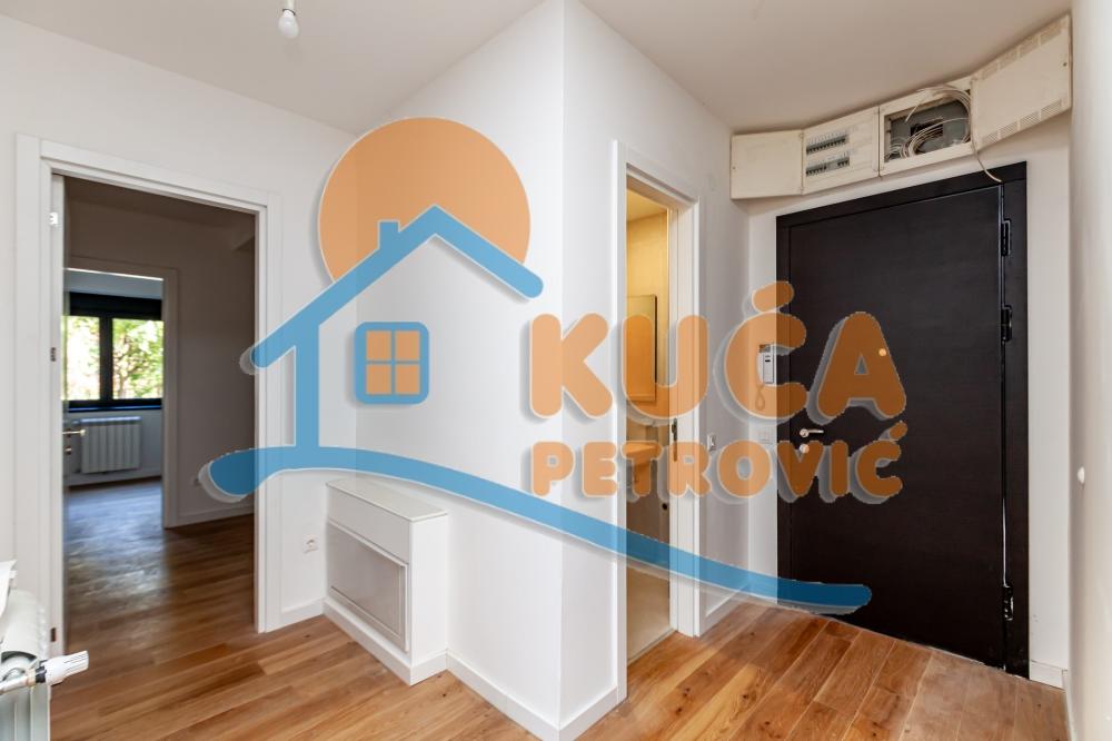 Slika 1 - Stan u zgradi, novogradnja, uknjižen, centralno grejanje, oglas ID p-015137