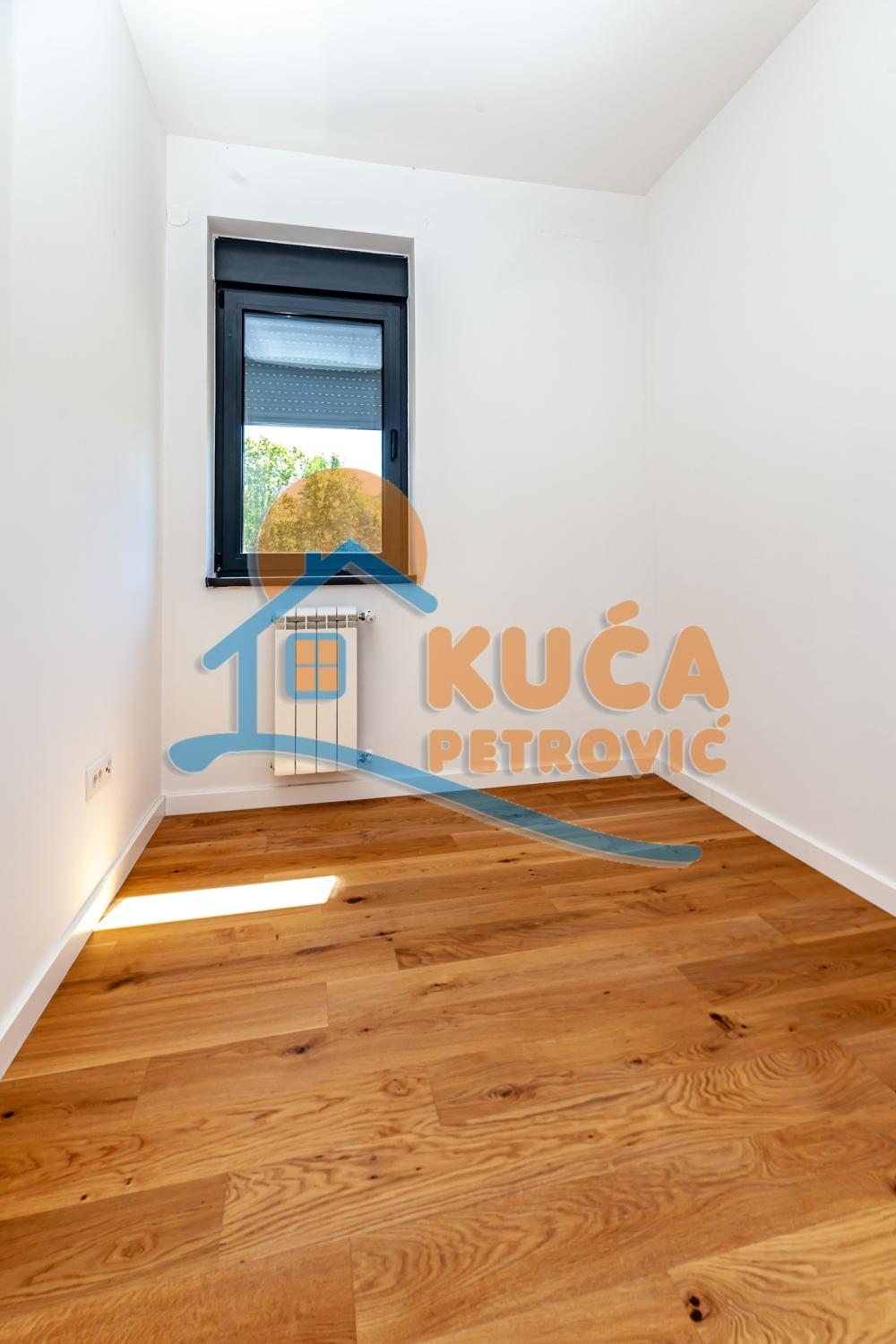 Slika 7 - Stan u zgradi, novogradnja, uknjižen, centralno grejanje, oglas ID p-015139