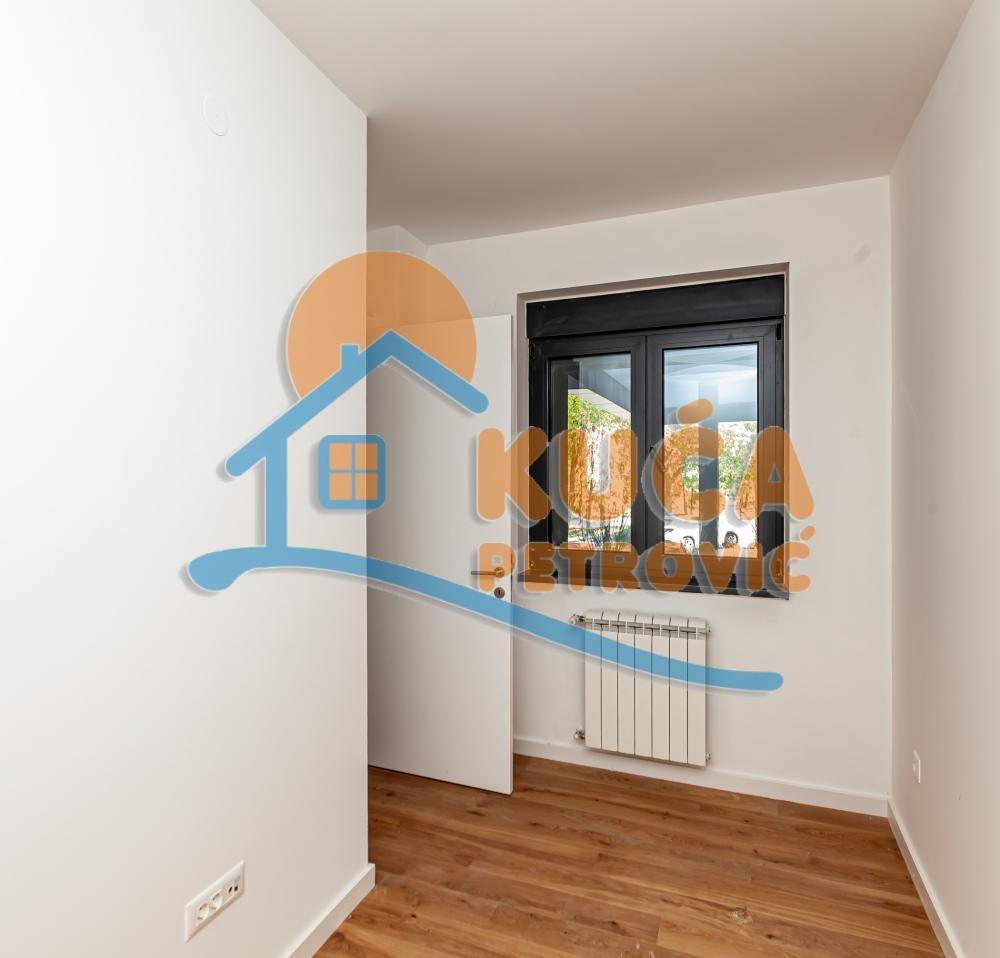 Slika 7 - Stan u zgradi, novogradnja, uknjižen, centralno grejanje, oglas ID p-015140