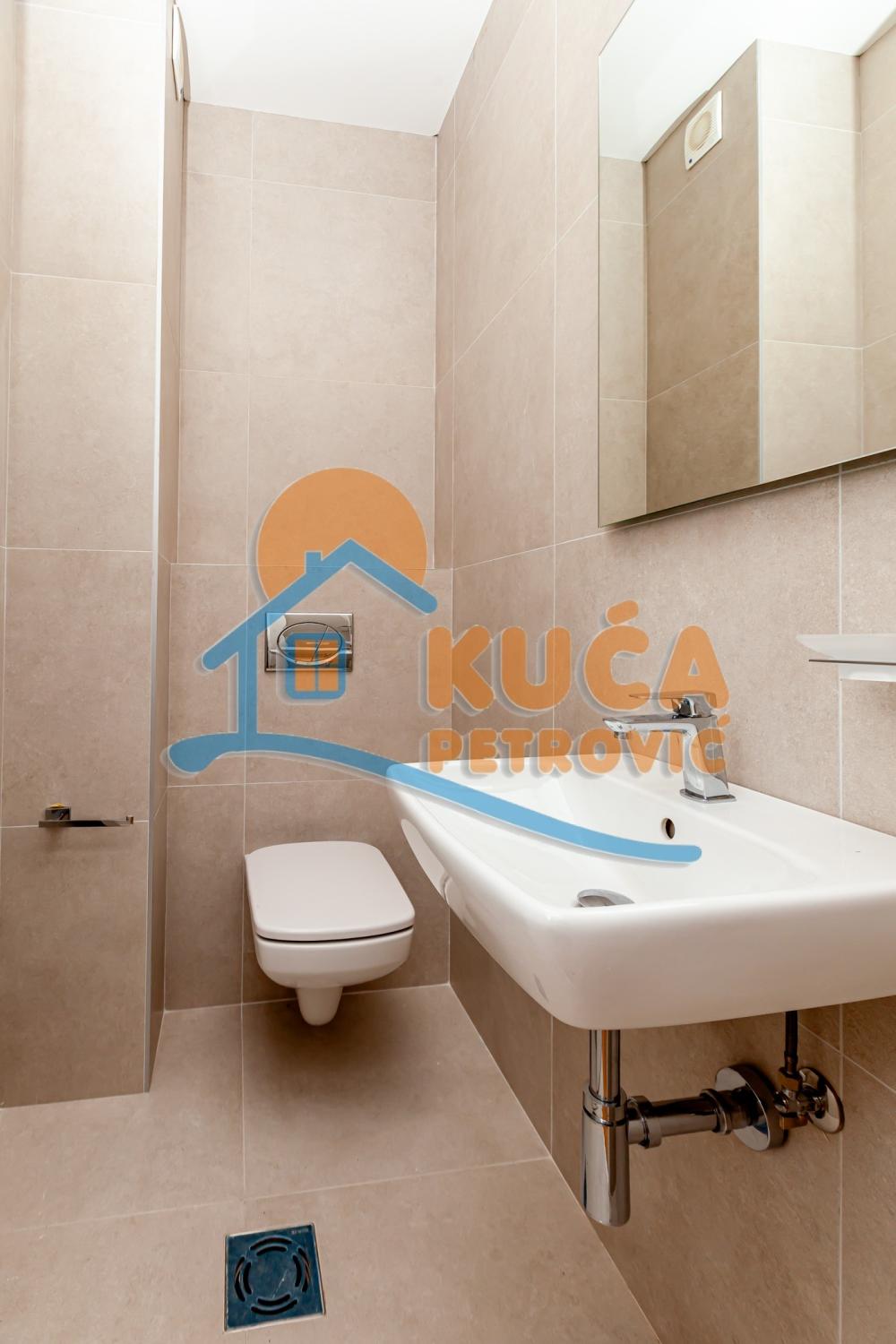 Slika 1 - Stan u zgradi, novogradnja, uknjižen, centralno grejanje, oglas ID p-015141