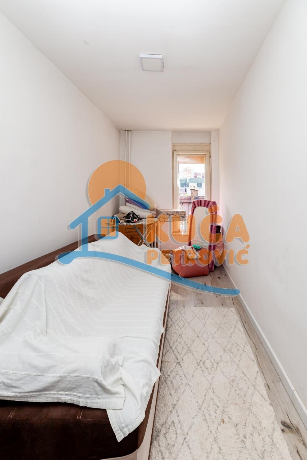 Slika 10 - Stan u zgradi, uknjižen, centralno grejanje, oglas ID p-015152