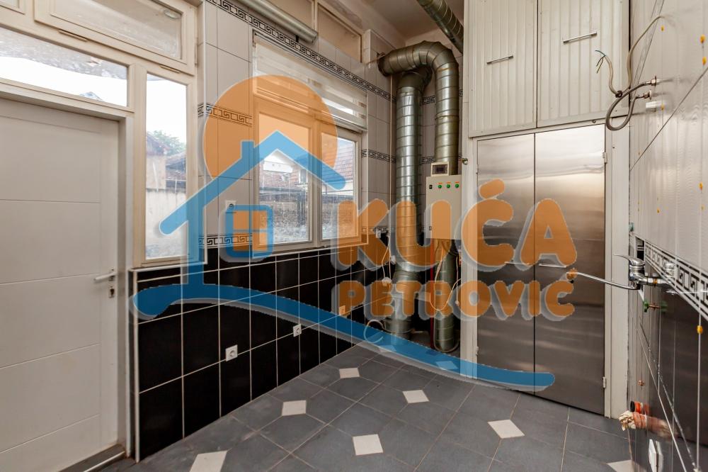 Slika 6 - Stan u zgradi, uknjižen, centralno grejanje, oglas ID p-015155