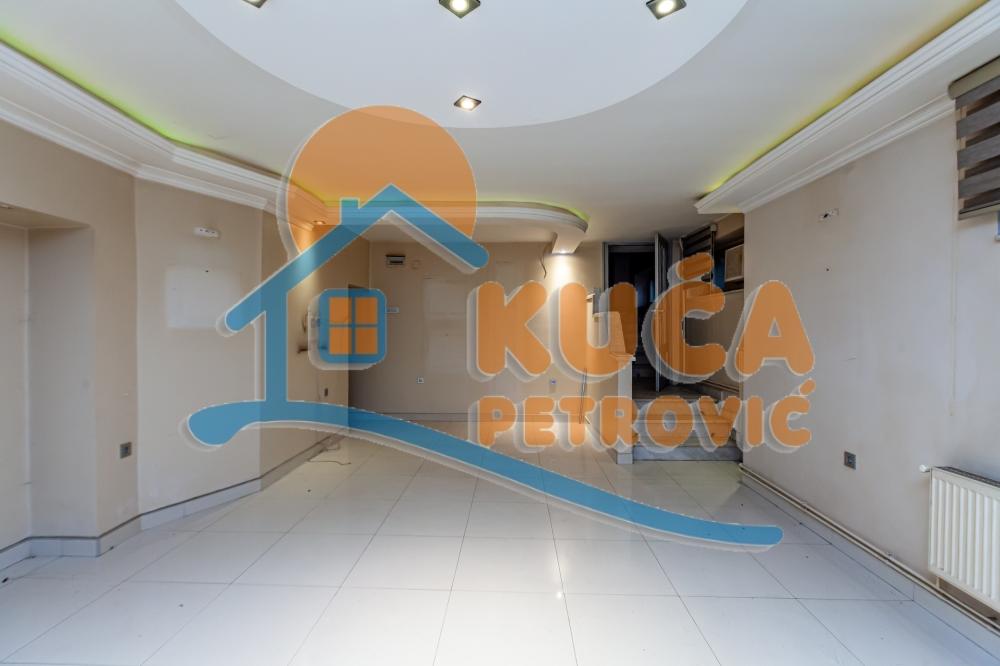 Slika 10 - Stan u zgradi, uknjižen, centralno grejanje, oglas ID p-015155