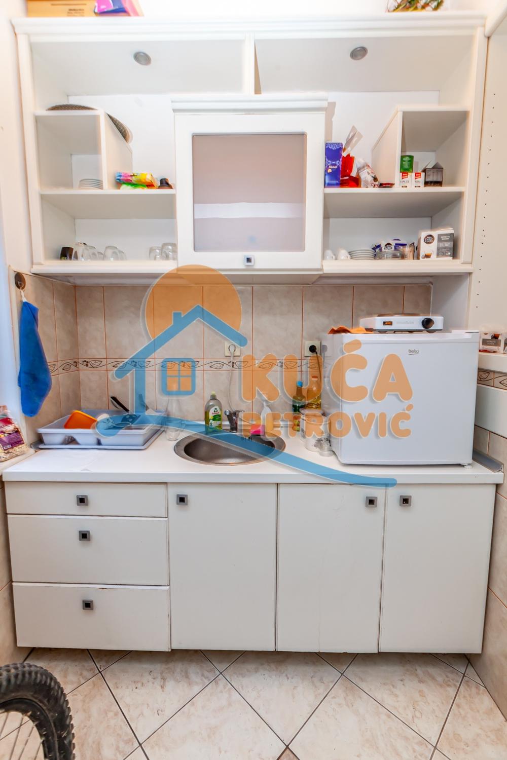 Slika 5 - Stan u zgradi, uknjižen, etažno grejanje, oglas ID p-015161