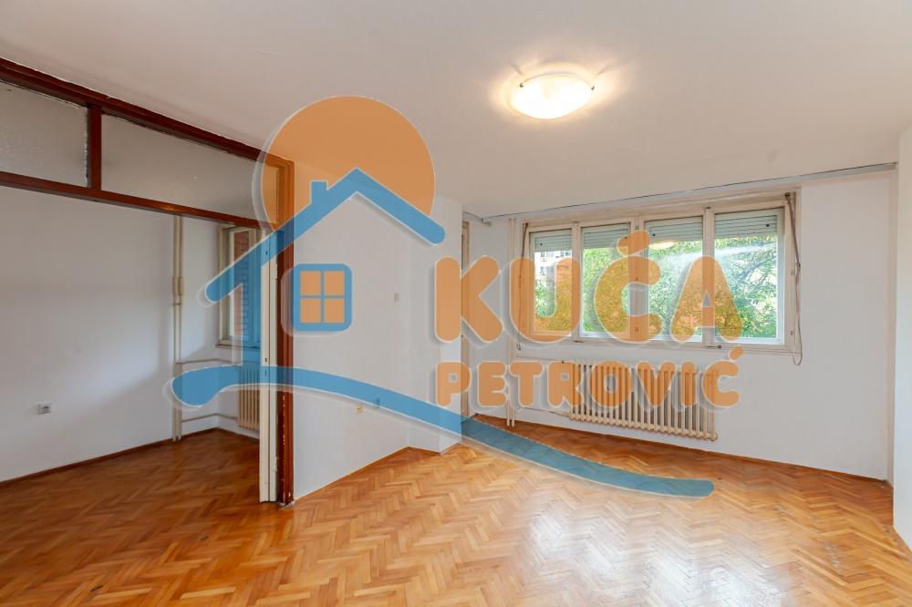 Slika 2 - Stan u zgradi, oglas ID p-015183