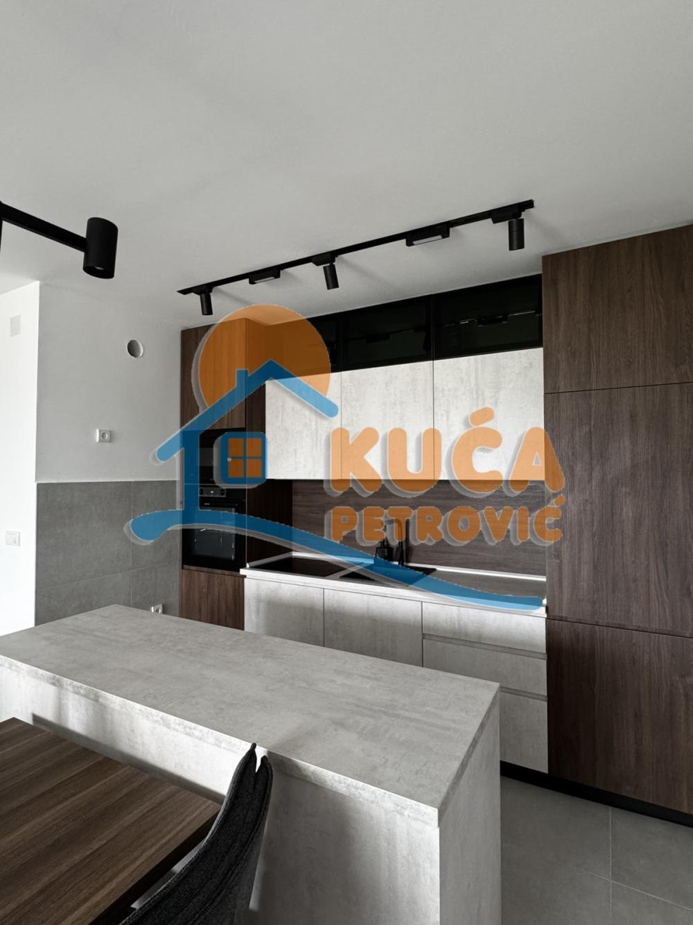 Slika 4 - Stan u zgradi, novogradnja, uknjižen, centralno grejanje, oglas ID p-015202