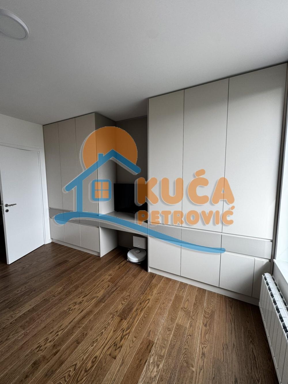 Slika 7 - Stan u zgradi, novogradnja, uknjižen, centralno grejanje, oglas ID p-015202