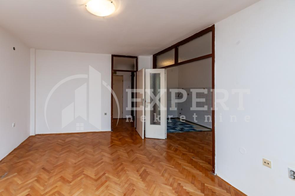 Glavna slika -Stan u zgradi, oglas ID p-015183