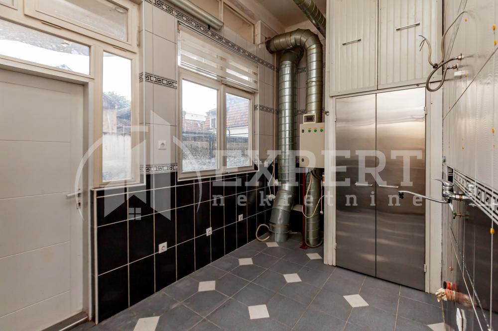 Slika 6 - Stan u zgradi, uknjižen, centralno grejanje, oglas ID p-015155