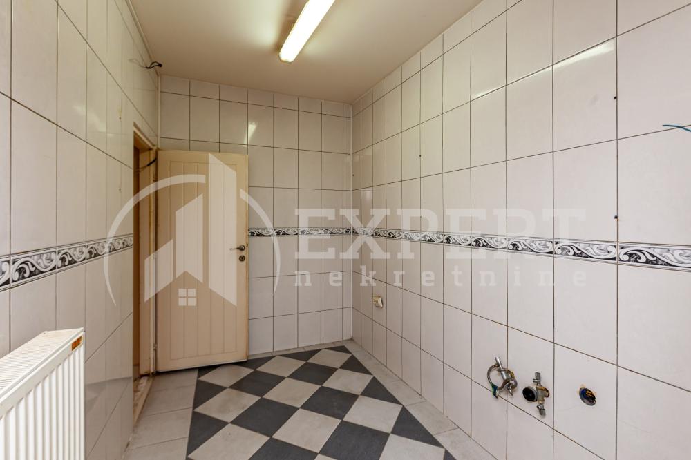 Slika 11 - Stan u zgradi, uknjižen, centralno grejanje, oglas ID p-015155