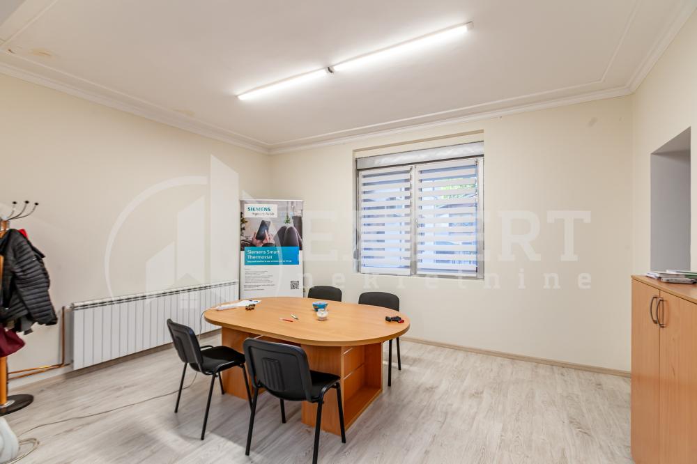 Slika 3 - Stan u zgradi, uknjižen, etažno grejanje, oglas ID p-015161