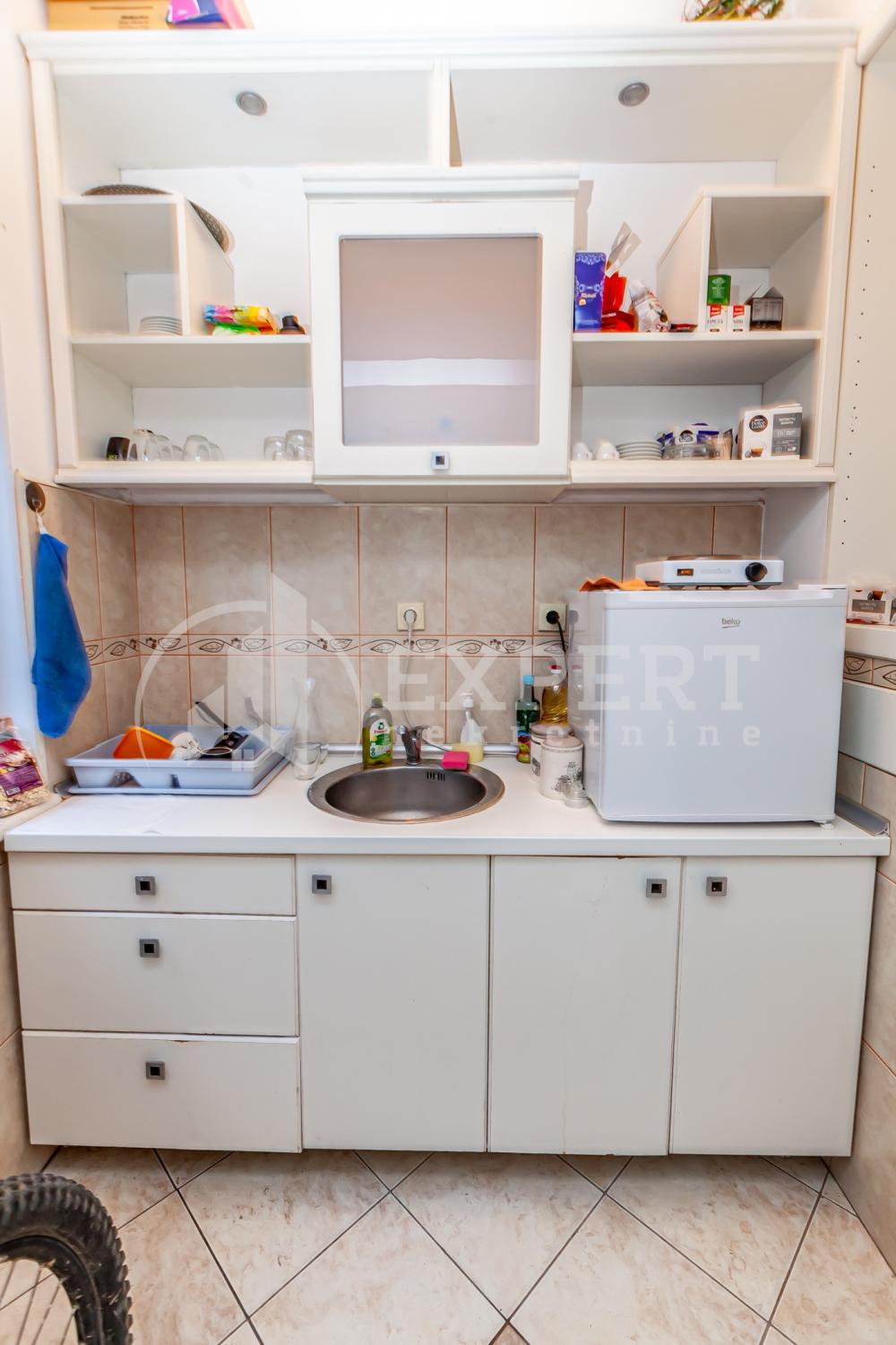 Slika 5 - Stan u zgradi, uknjižen, etažno grejanje, oglas ID p-015161