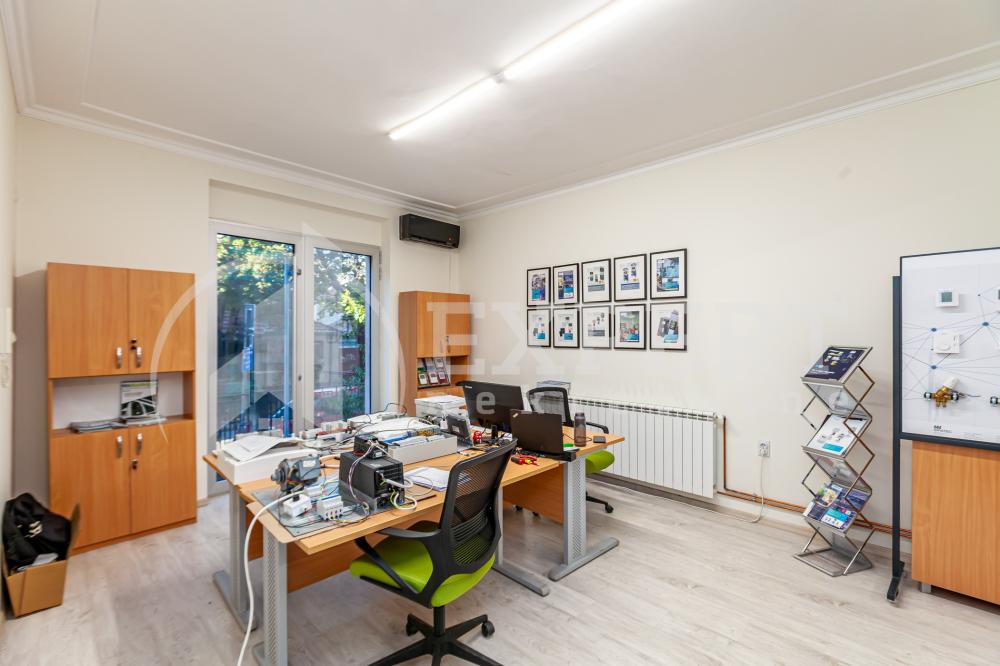 Slika 1 - Stan u zgradi, uknjižen, etažno grejanje, oglas ID p-015161