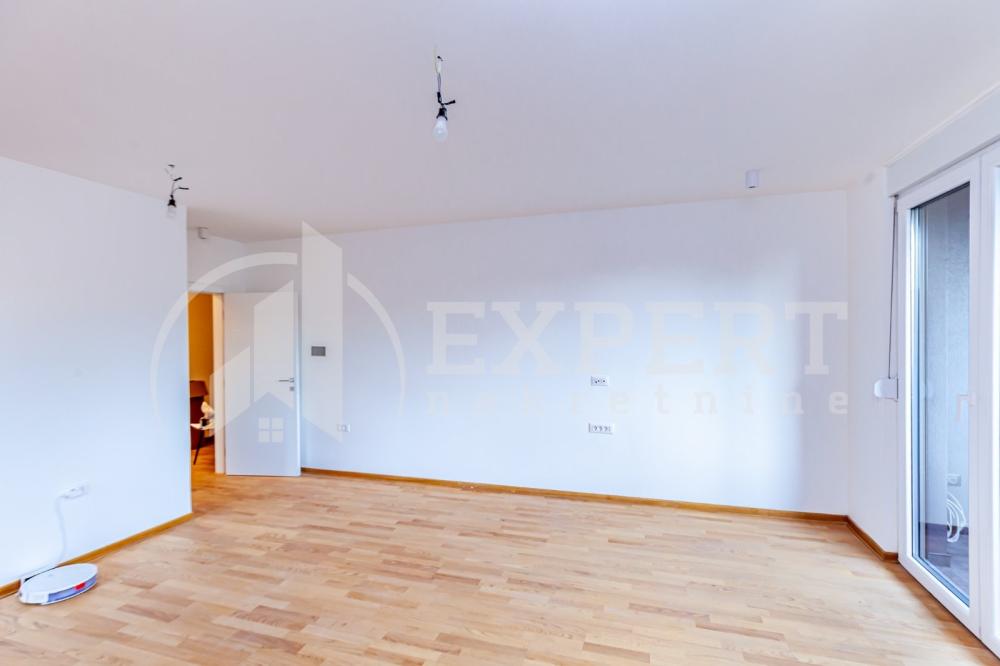 Slika 3 - Stan u zgradi, novogradnja, uknjižen, etažno grejanje, oglas ID p-015164