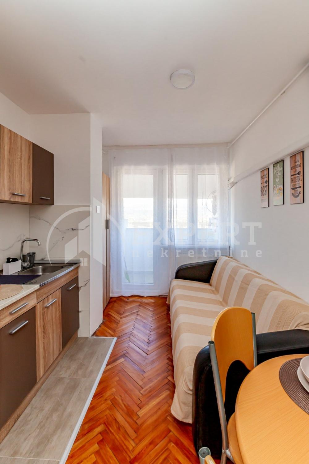 Slika 8 - Stan u zgradi, uknjižen, centralno grejanje, oglas ID p-015152