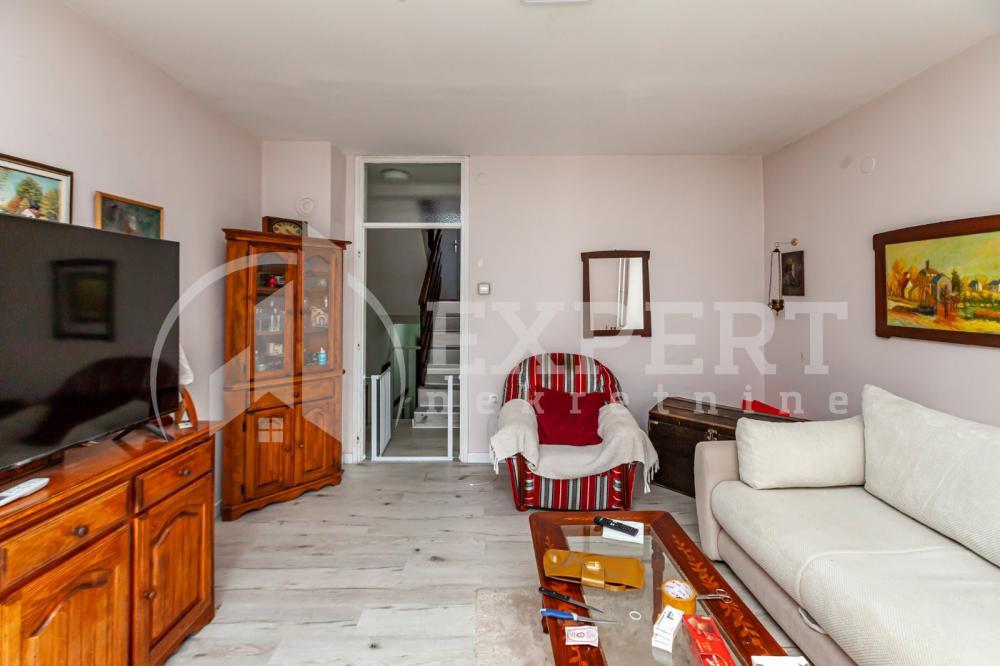 Slika 1 - Stan u zgradi, uknjižen, centralno grejanje, oglas ID p-015152