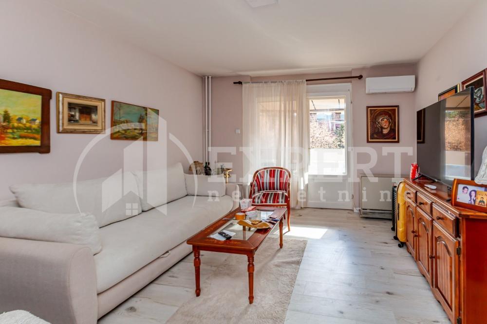 Glavna slika -Stan u zgradi, uknjižen, centralno grejanje, oglas ID p-015152