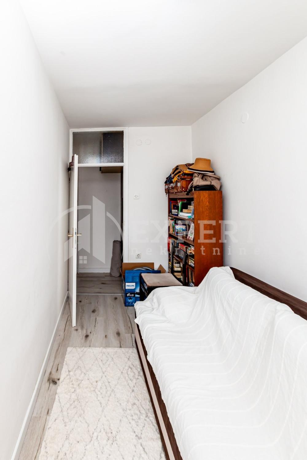 Slika 11 - Stan u zgradi, uknjižen, centralno grejanje, oglas ID p-015152