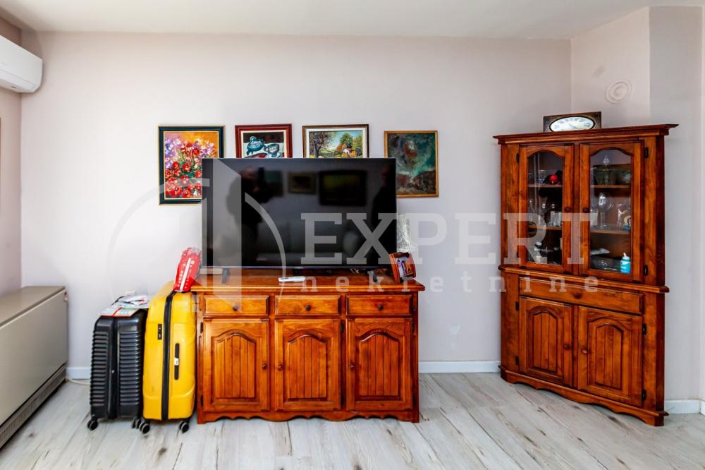 Slika 2 - Stan u zgradi, uknjižen, centralno grejanje, oglas ID p-015152