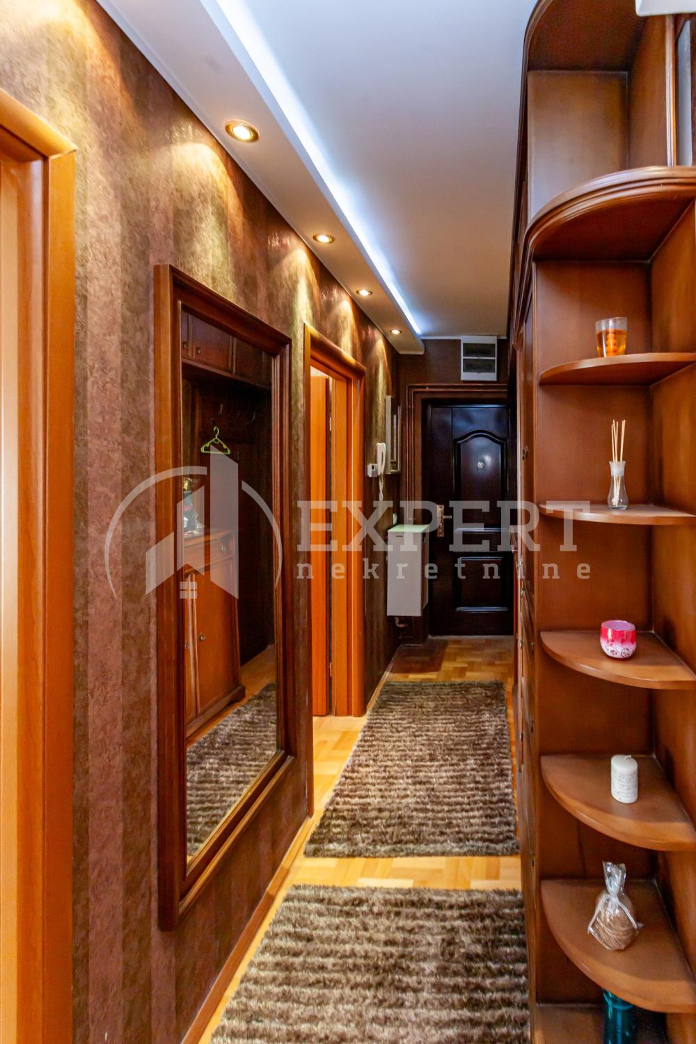 Slika 5 - Stan u zgradi, novogradnja, uknjižen, etažno grejanje, oglas ID p-015150