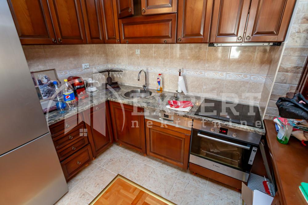 Slika 3 - Stan u zgradi, novogradnja, uknjižen, etažno grejanje, oglas ID p-015150