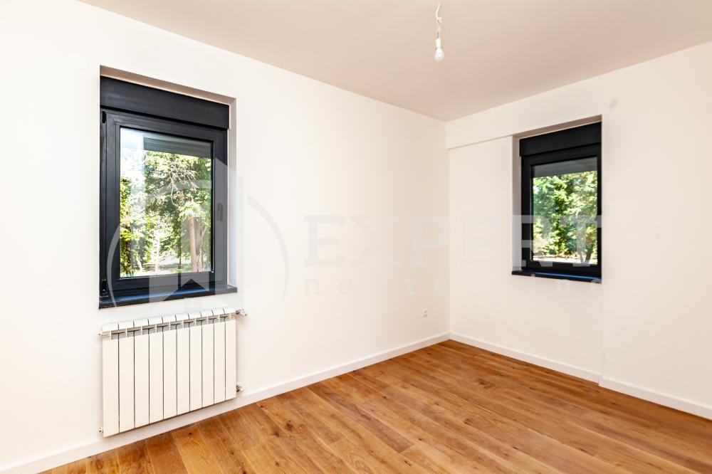 Slika 11 - Stan u zgradi, novogradnja, uknjižen, centralno grejanje, oglas ID p-015140