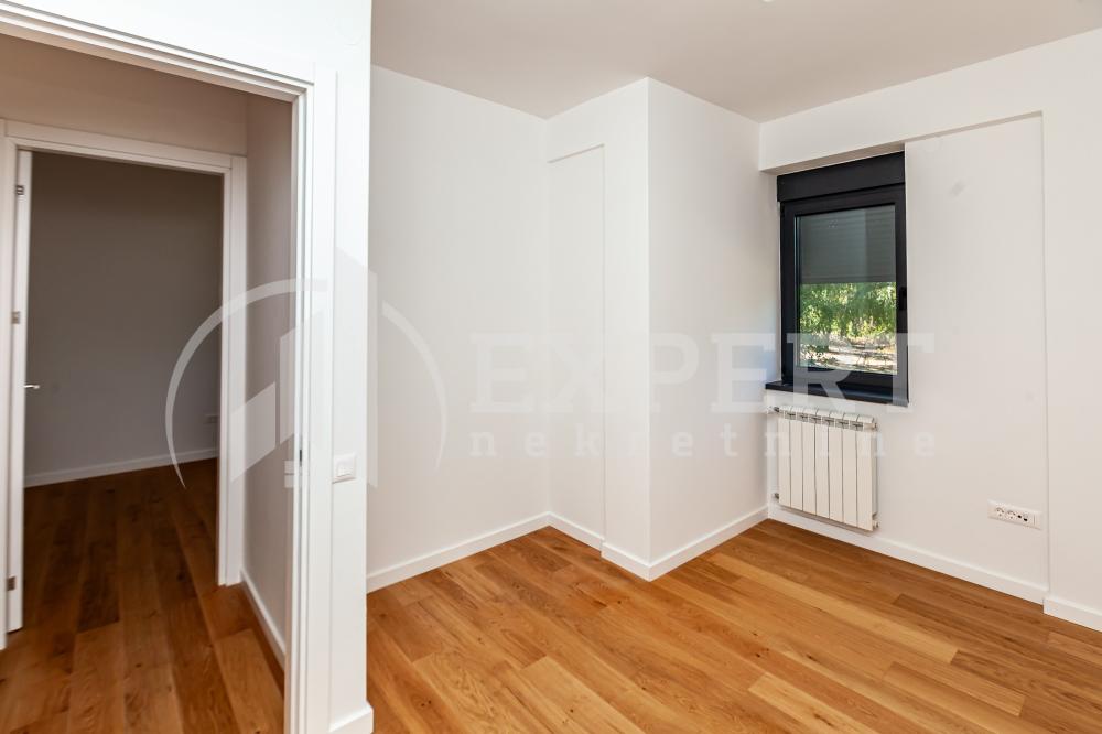 Slika 7 - Stan u zgradi, novogradnja, uknjižen, centralno grejanje, oglas ID p-015141