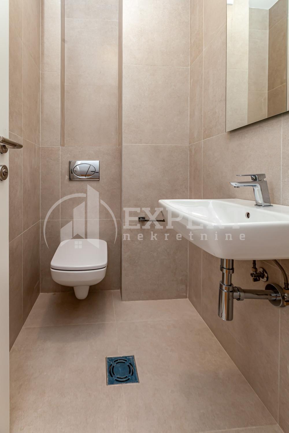 Glavna slika -Stan u zgradi, novogradnja, uknjižen, centralno grejanje, oglas ID p-015139