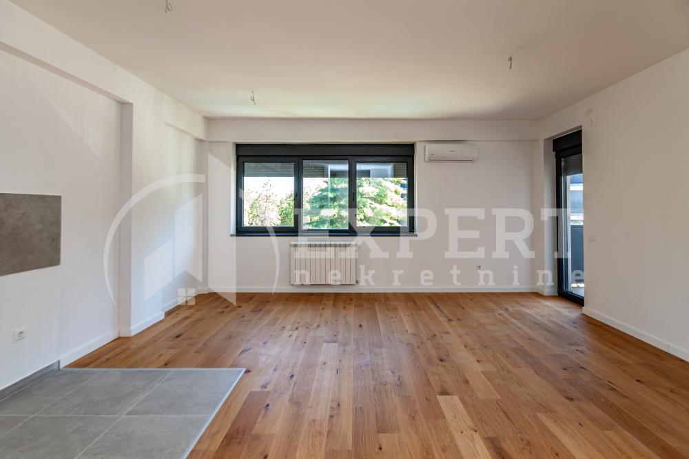 Slika 2 - Stan u zgradi, novogradnja, uknjižen, centralno grejanje, oglas ID p-015139