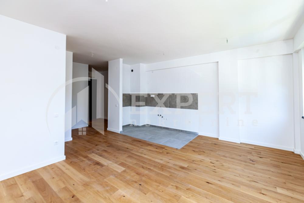 Slika 3 - Stan u zgradi, novogradnja, uknjižen, centralno grejanje, oglas ID p-015139