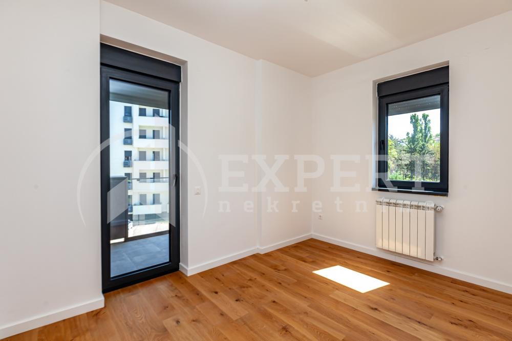 Slika 8 - Stan u zgradi, novogradnja, uknjižen, centralno grejanje, oglas ID p-015139