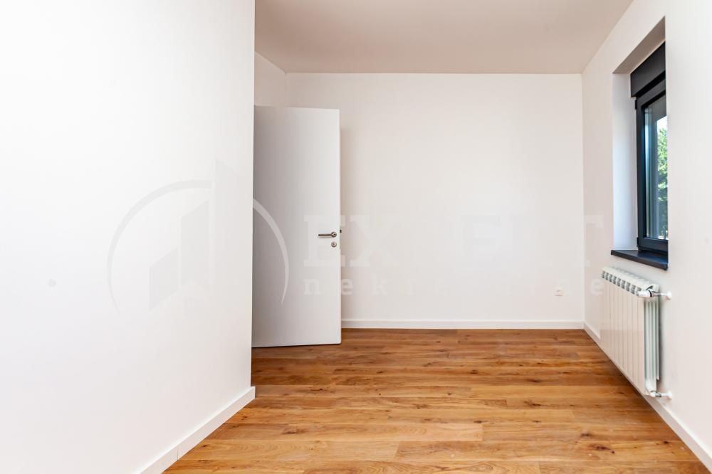 Slika 11 - Stan u zgradi, novogradnja, uknjižen, centralno grejanje, oglas ID p-015137