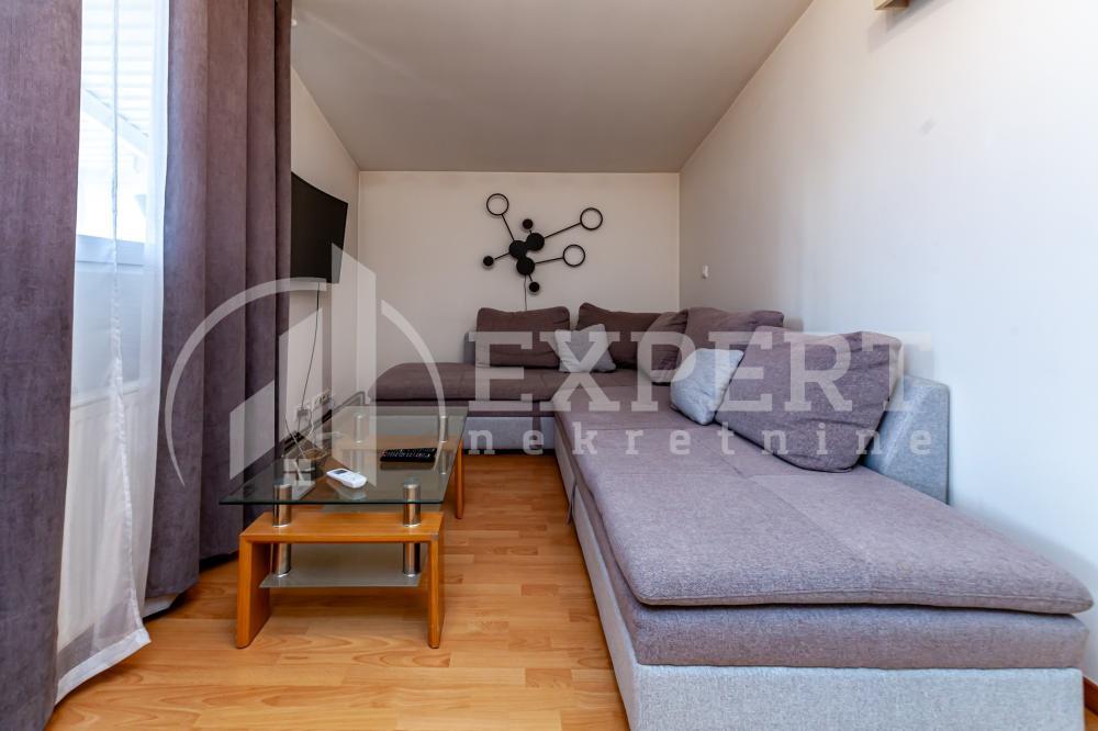 Glavna slika -Stan u zgradi, uknjižen, oglas ID p-015121