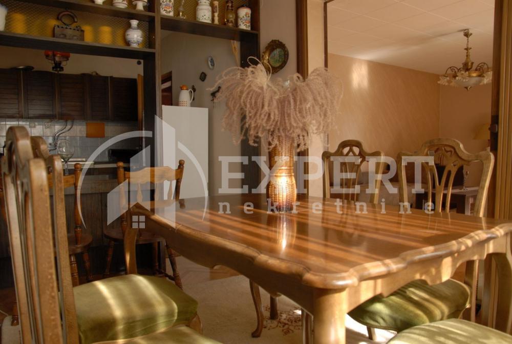 Glavna slika -Stan u zgradi, uknjižen, oglas ID p-015119