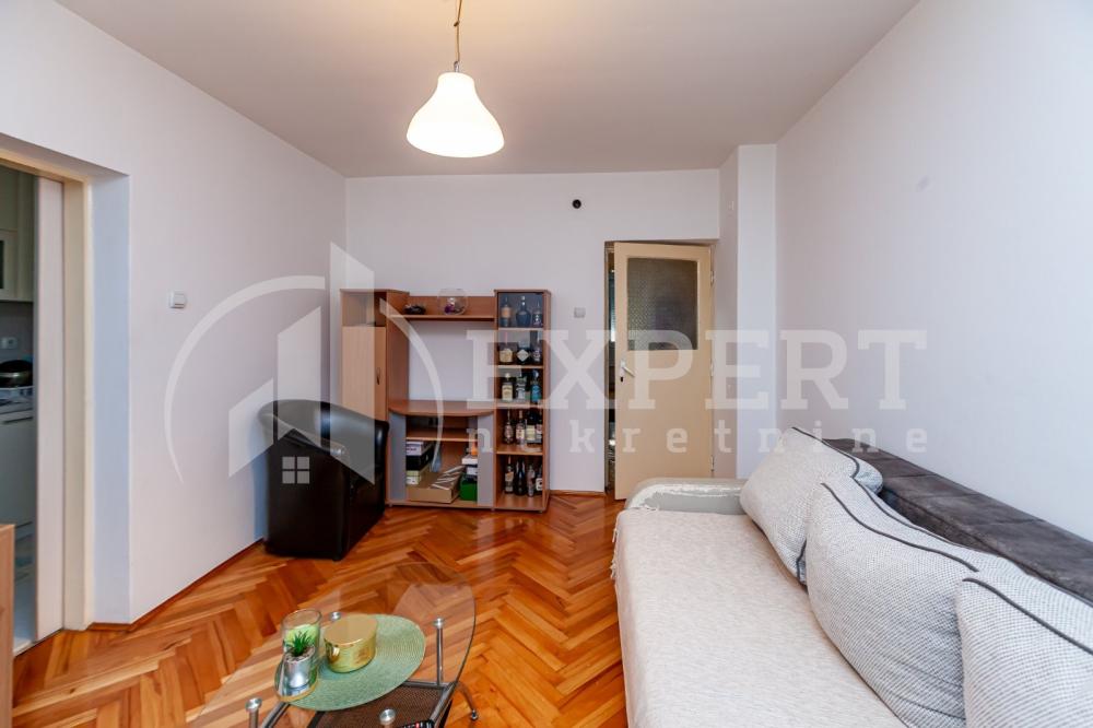 Slika 1 - Stan u zgradi, uknjižen, grejanje na struju, oglas ID p-015068