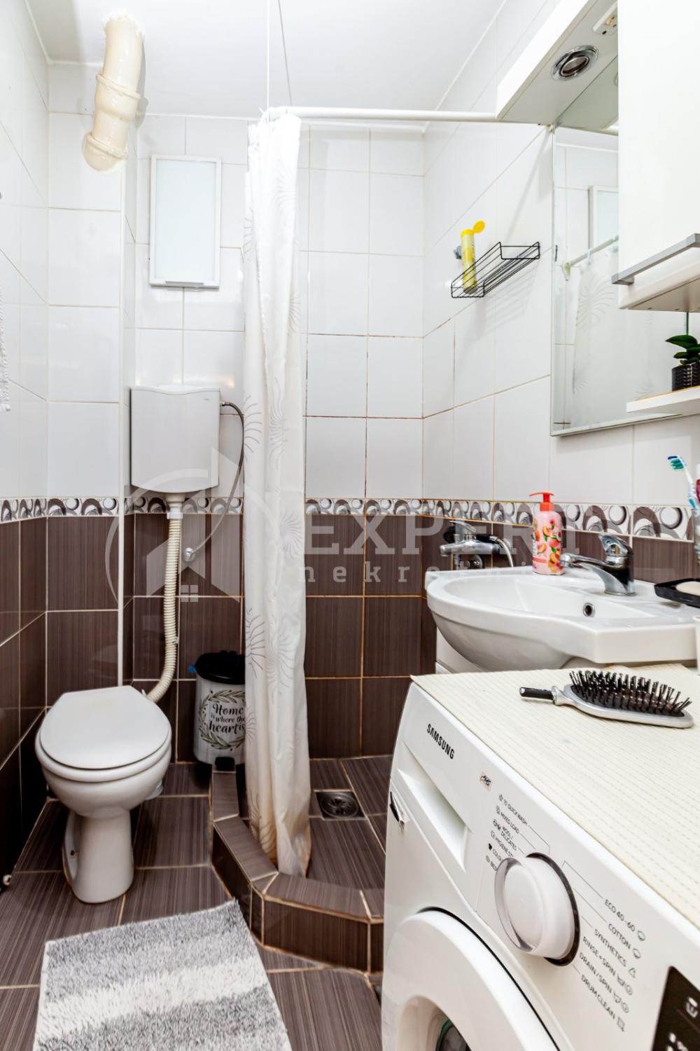 Slika 8 - Stan u zgradi, uknjižen, grejanje na struju, oglas ID p-015068