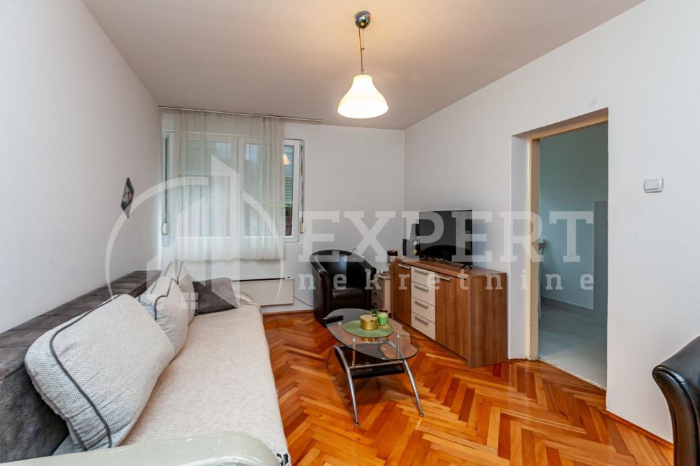 Slika 5 - Stan u zgradi, uknjižen, grejanje na struju, oglas ID p-015068