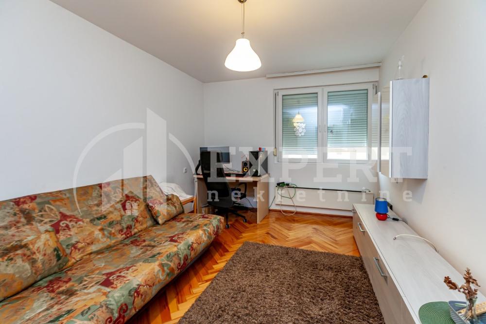 Slika 11 - Stan u zgradi, uknjižen, grejanje na struju, oglas ID p-015068