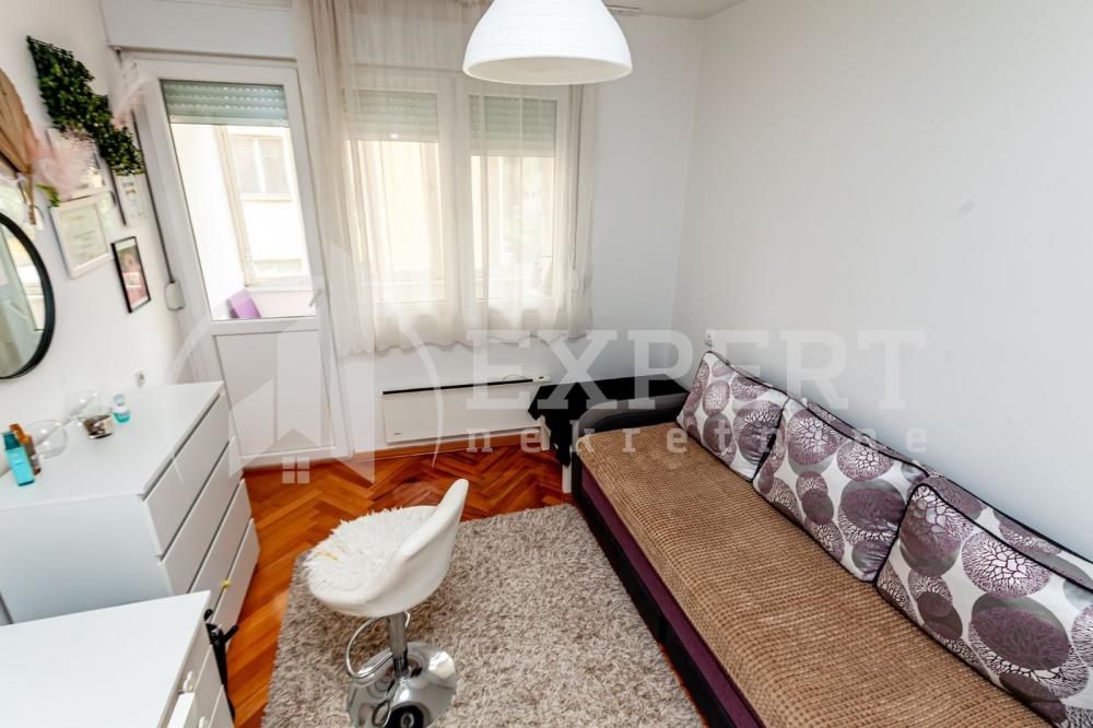 Slika 4 - Stan u zgradi, uknjižen, grejanje na struju, oglas ID p-015068