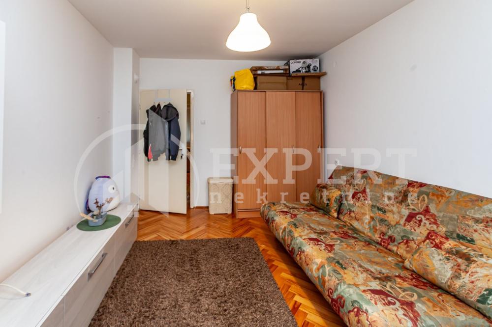 Slika 10 - Stan u zgradi, uknjižen, grejanje na struju, oglas ID p-015068