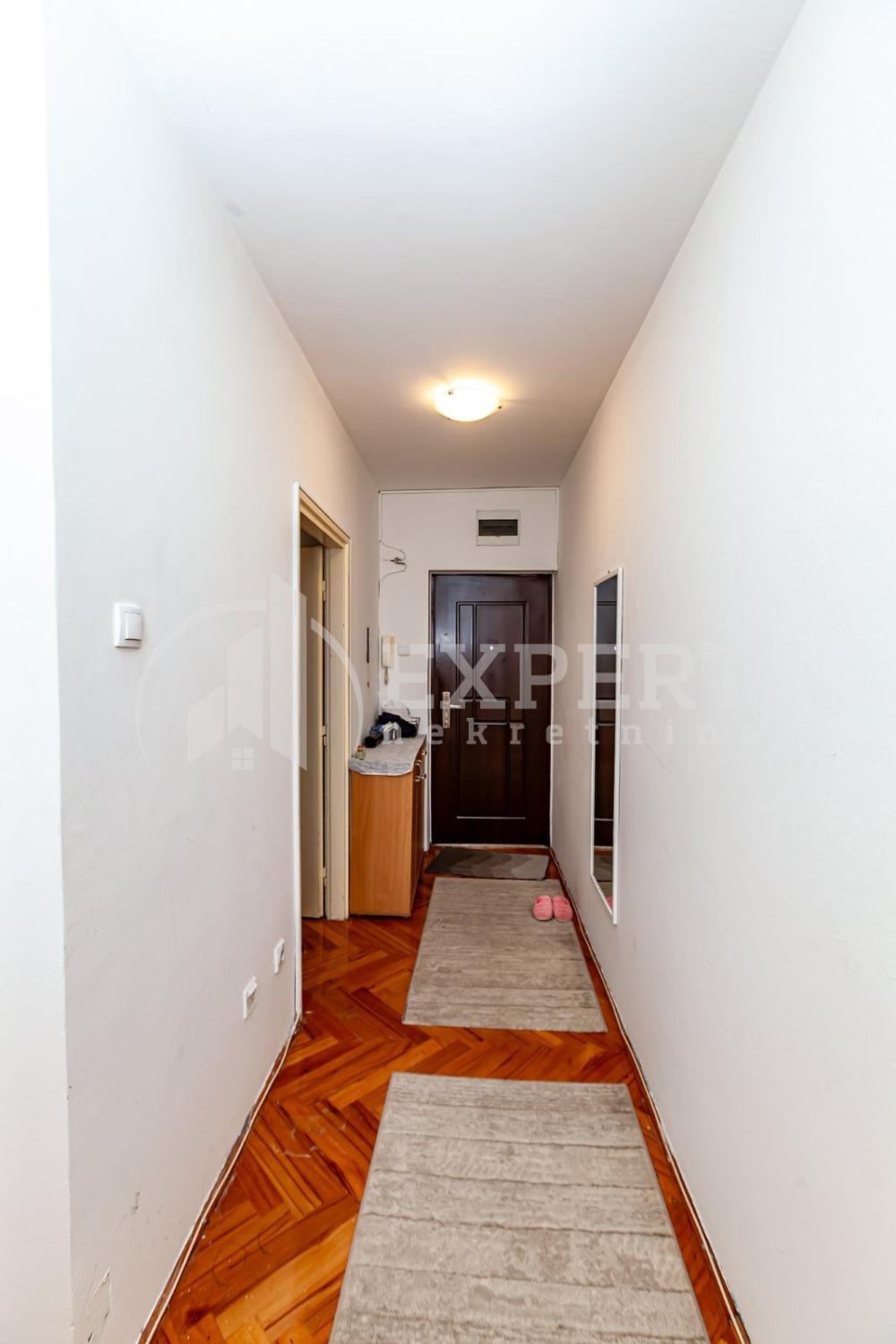 Slika 3 - Stan u zgradi, uknjižen, grejanje na struju, oglas ID p-015068