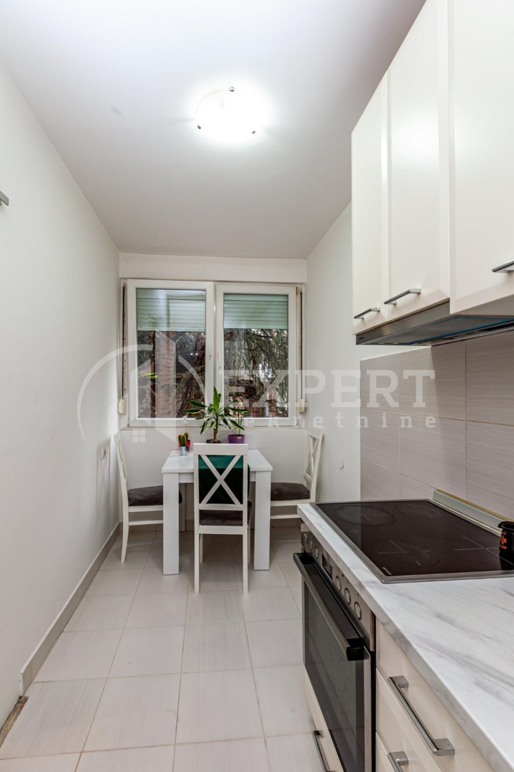 Slika 6 - Stan u zgradi, uknjižen, grejanje na struju, oglas ID p-015068