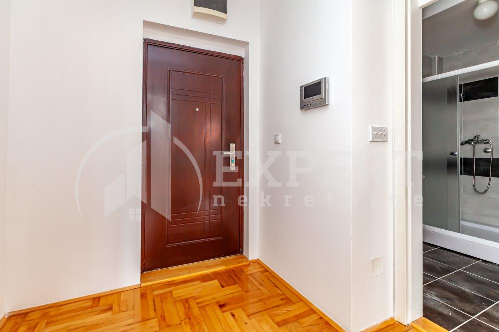 Slika 6 - Stan u zgradi, novogradnja, uknjižen, grejanje na struju, oglas ID p-015083