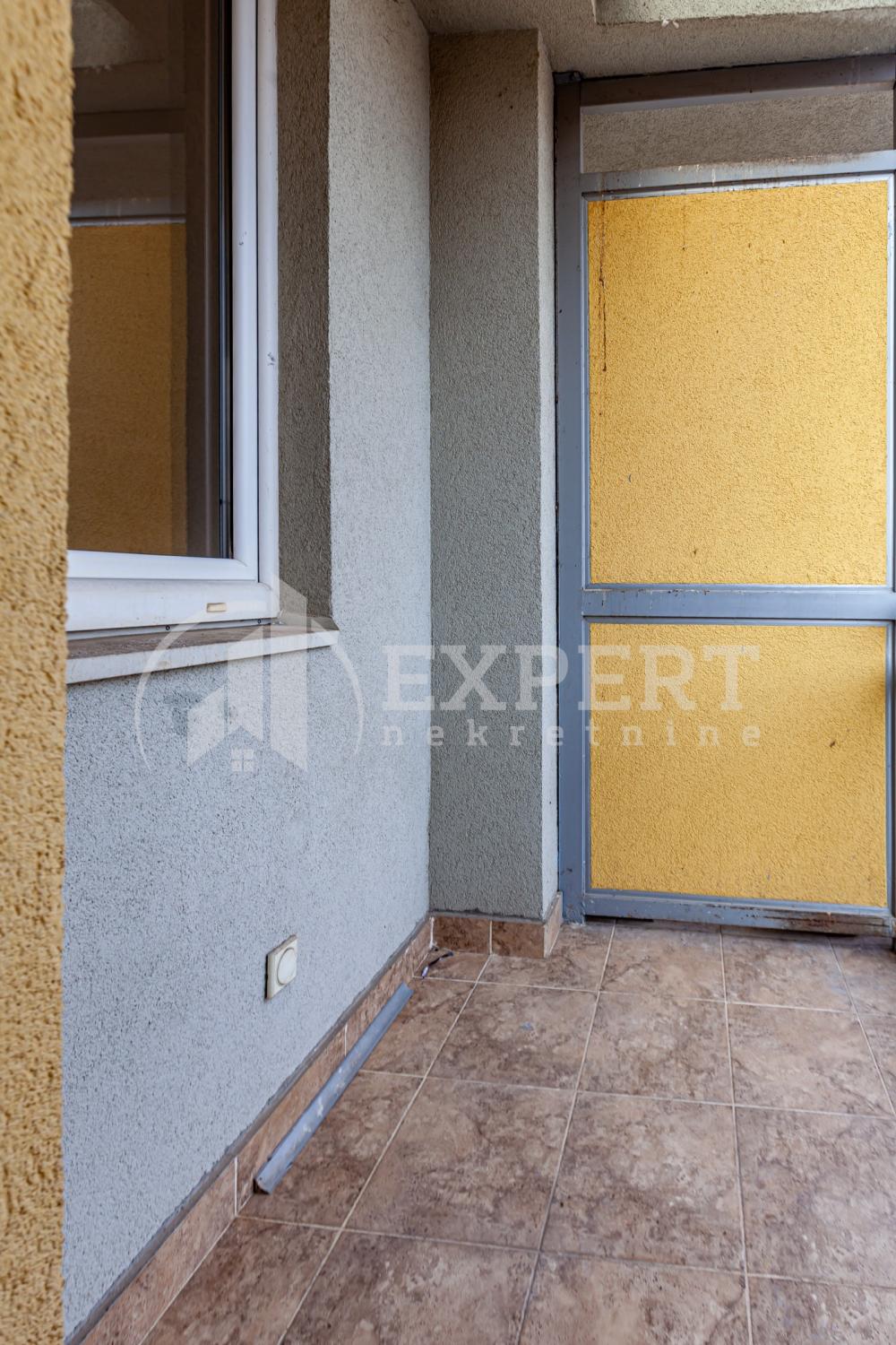 Slika 7 - Stan u zgradi, novogradnja, uknjižen, grejanje na struju, oglas ID p-015083