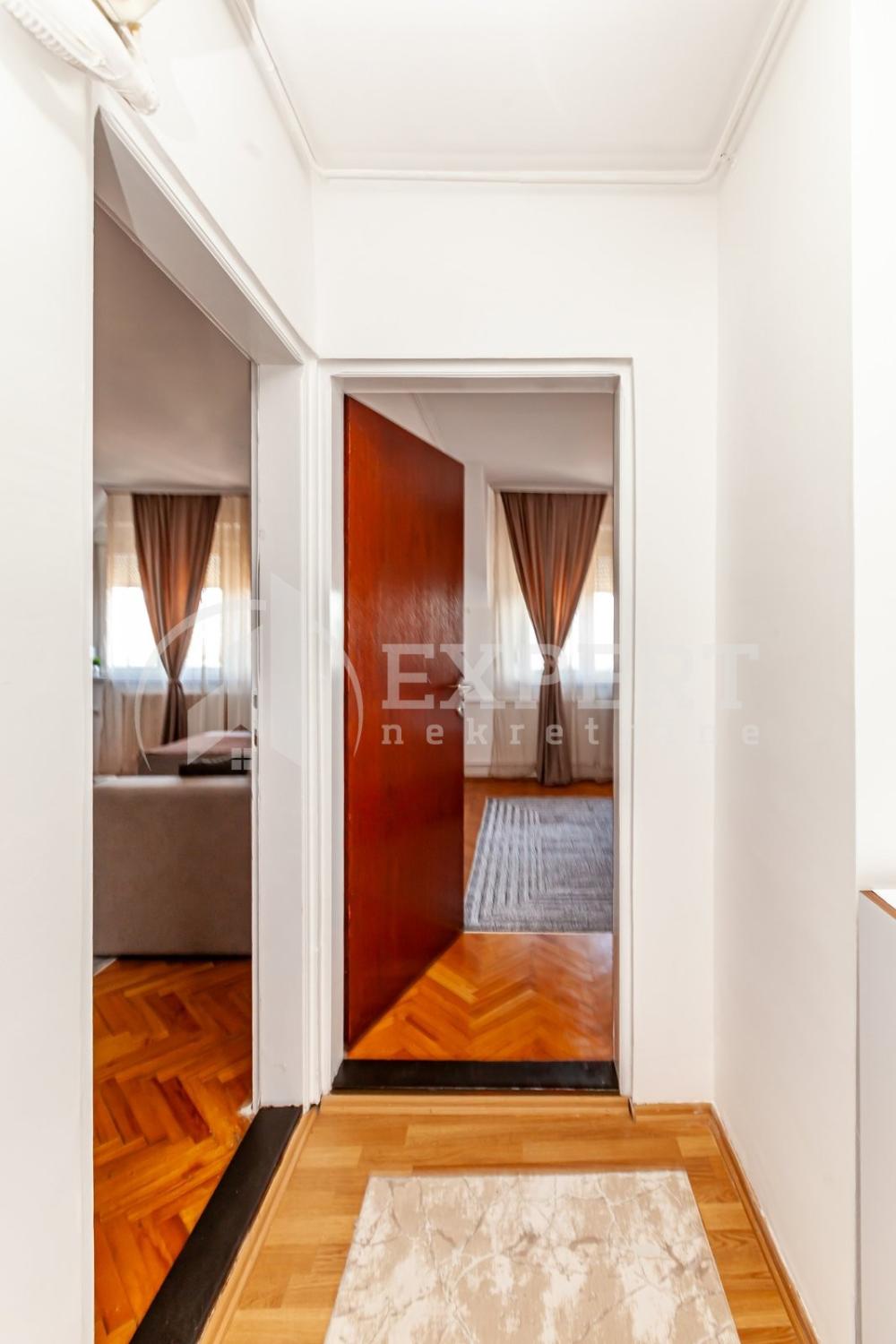 Slika 7 - Stan u zgradi, uknjižen, centralno grejanje, oglas ID p-015115