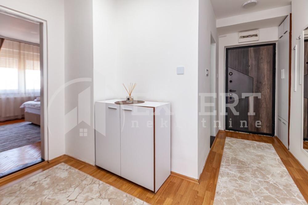 Slika 9 - Stan u zgradi, uknjižen, centralno grejanje, oglas ID p-015115