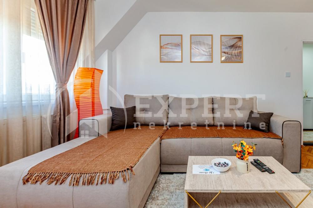 Slika 3 - Stan u zgradi, uknjižen, centralno grejanje, oglas ID p-015115